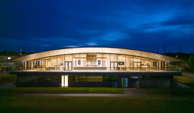 Foster + Partners Refurbishes Carrington Training Complex for Manchester United