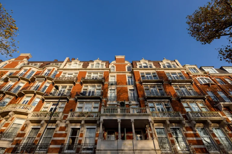 London luxury home sales drop