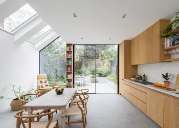 London Cottage Renovation Blends Nature and Design
